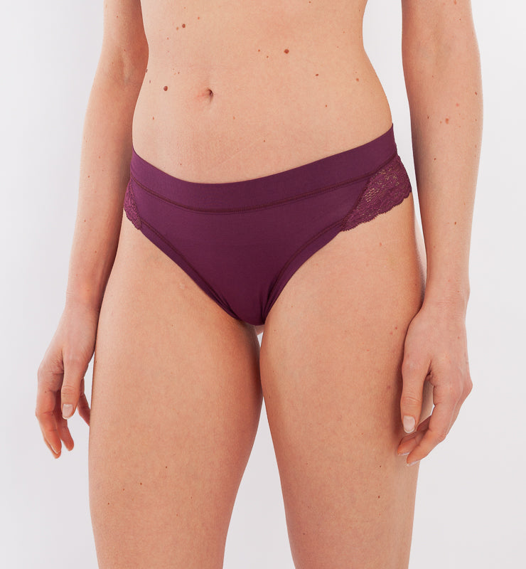 Brazilian briefs in natural fabric and lace