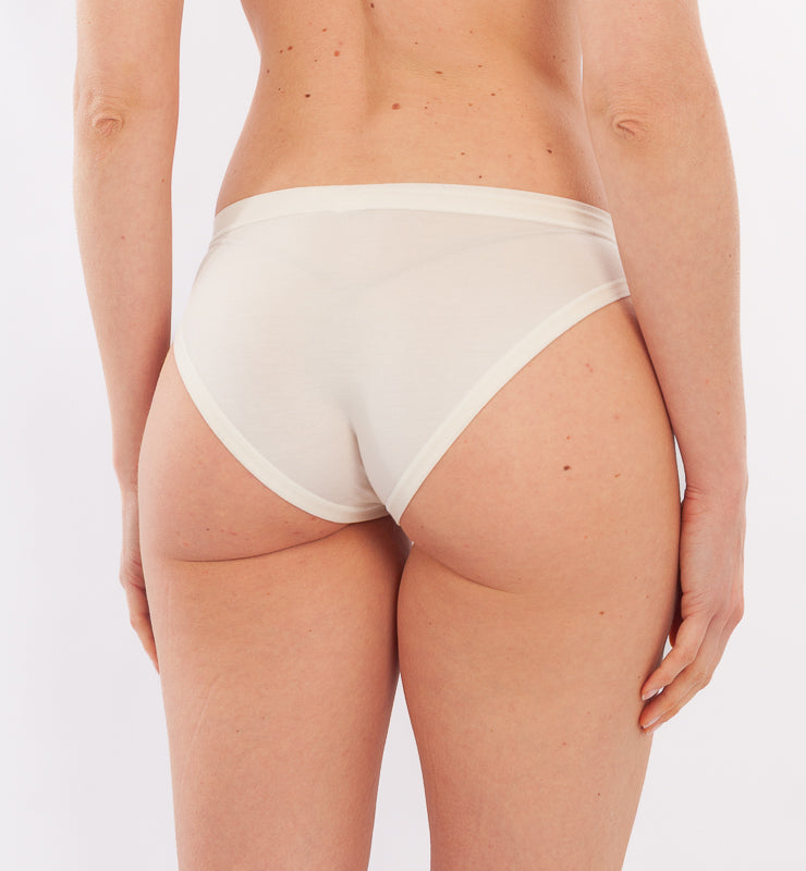 Briefs in natural fabric and biodegradable lace