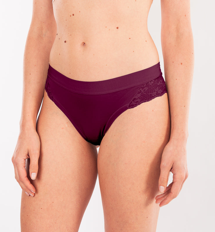 Brazilian briefs in natural fabric and lace