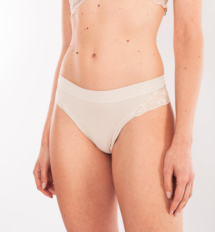 Brazilian briefs in natural fabric and lace