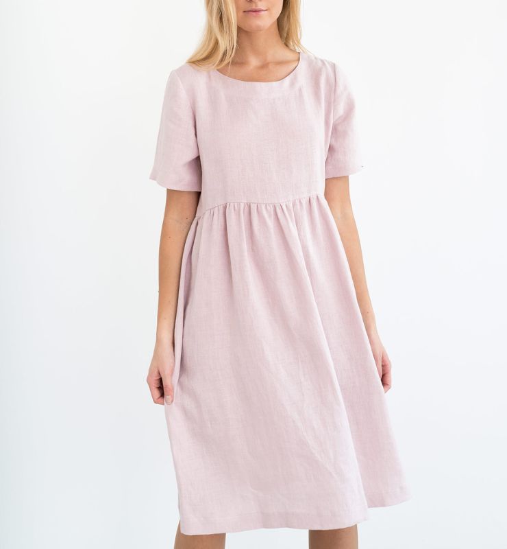 Abito sotto il ginocchio in lino – manica corta, scollo tondo e tasche laterali