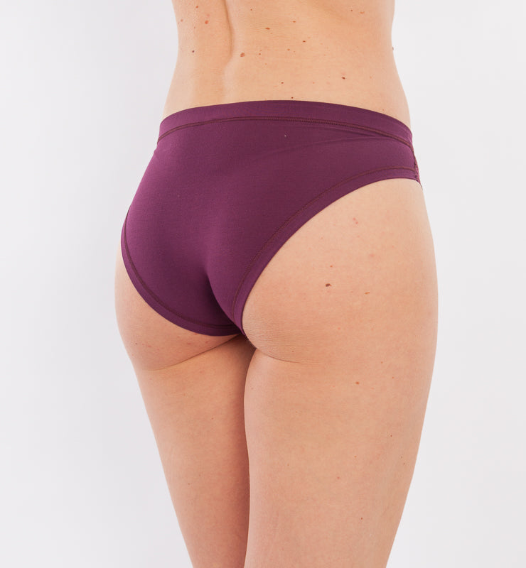 Slips aus Naturstoff und biologisch abbaubarer Spitze