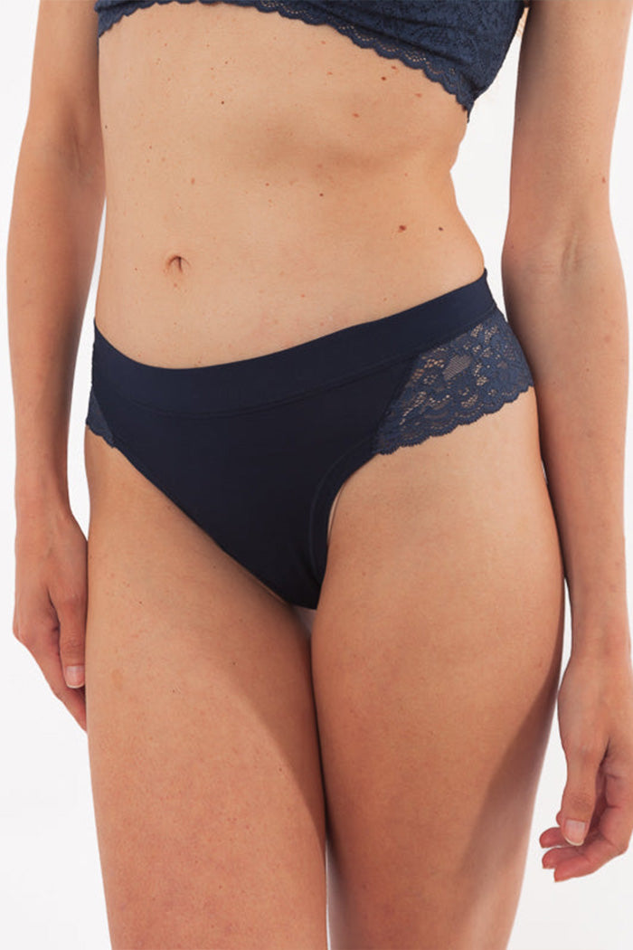 Brasiliana in tessuto naturale e pizzo