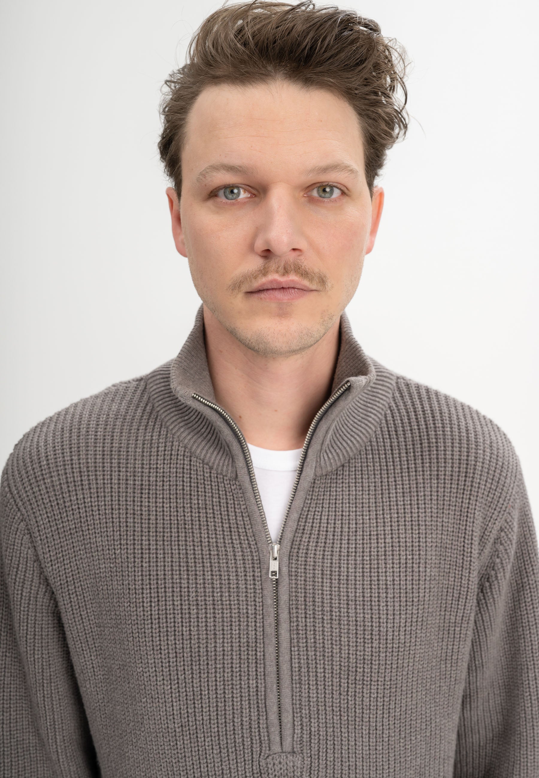 Maglione Uomo in Cotone Biologico GOTS – Collo Alto e Zip